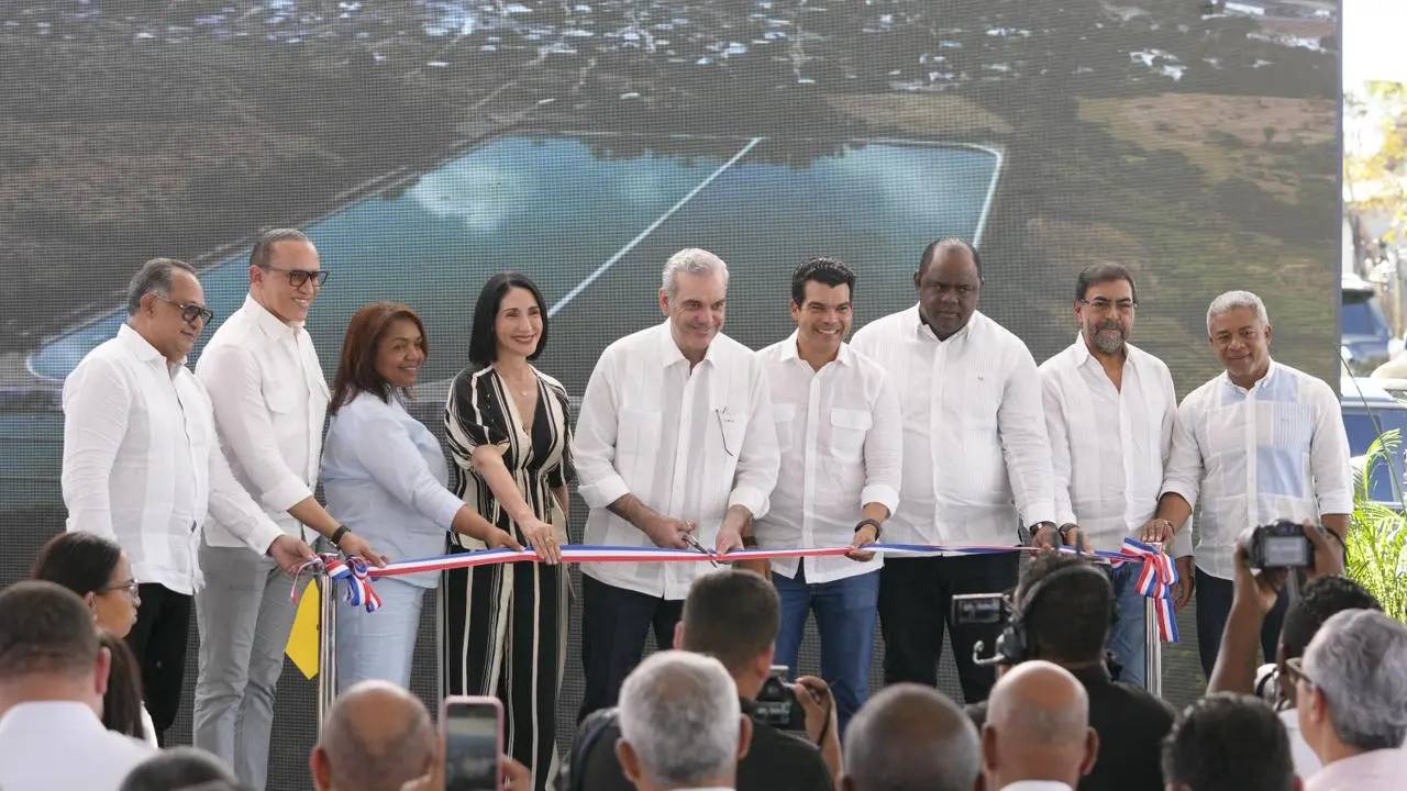 Presidente Abinader inaugura varias obras en San Juan
