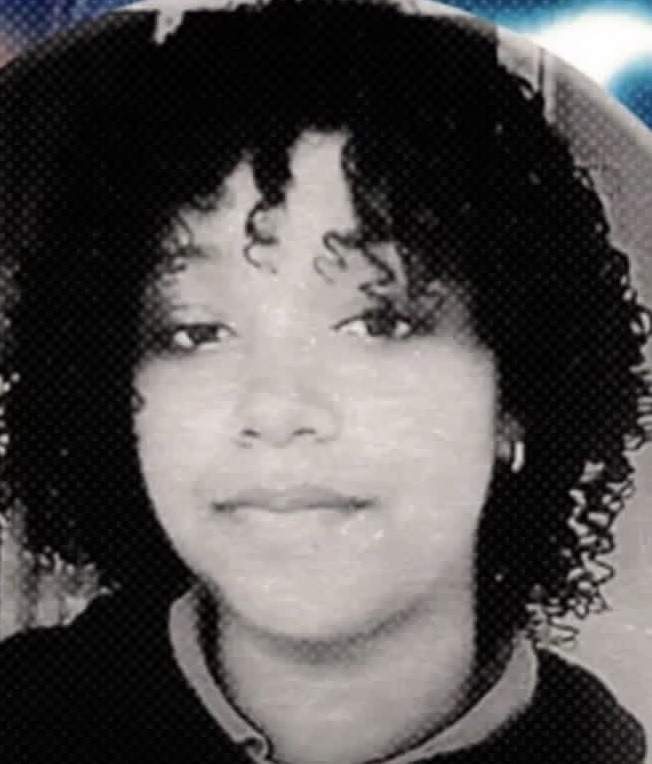 Adolescente fallece tras descarga eléctrica mientras utilizaba su celular