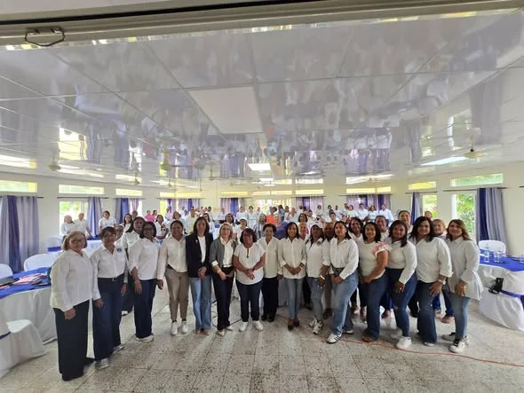 Mujeres del PRM realizan encuentro de formación política en la provincia de Barahona
