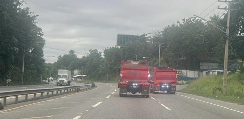 Intrant: camiones y patanas que circulen en el carril izquierdo serán multados con RD$10,000
