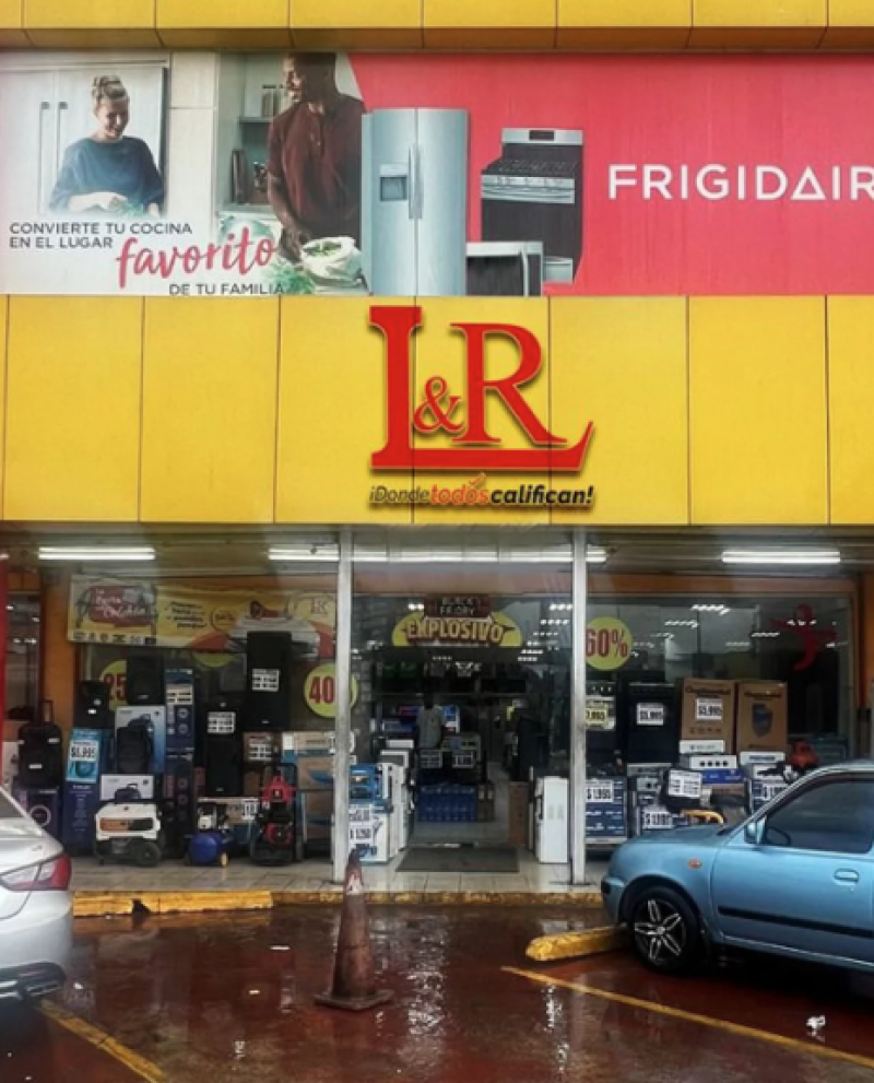 Incendio: L&R Comercial informa pérdida total de las instalaciones y el inventario en Villa Mella