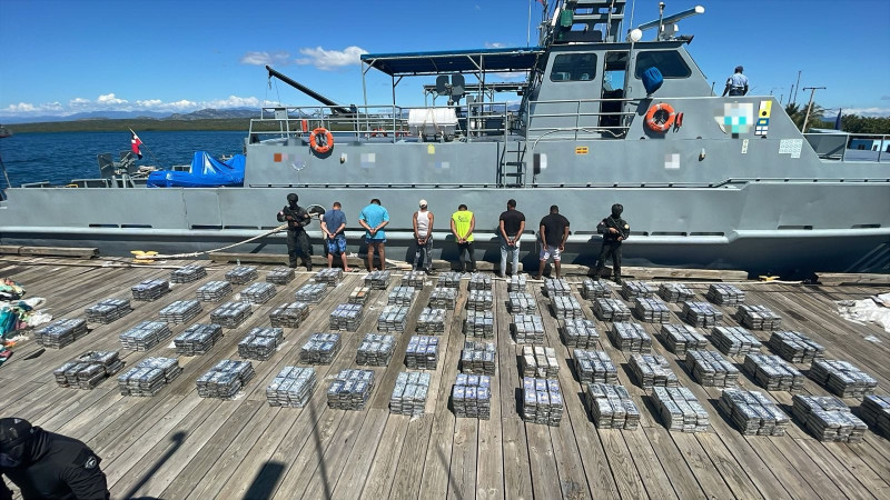 Arrestan a seis hombres por un cargamento de más de dos toneladas de presunta cocaína en Baní