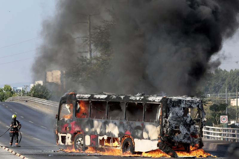 Vuelos internacionales son cancelados en Puerto Vallarta tras ola de violencia en Jalisco
