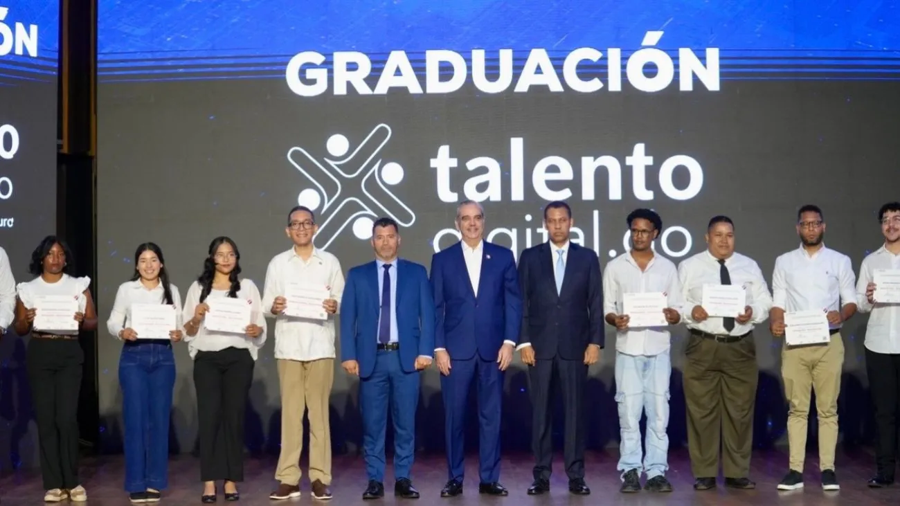 Abinader encabeza graduación de 5 mil jóvenes del programa Talento Digital
