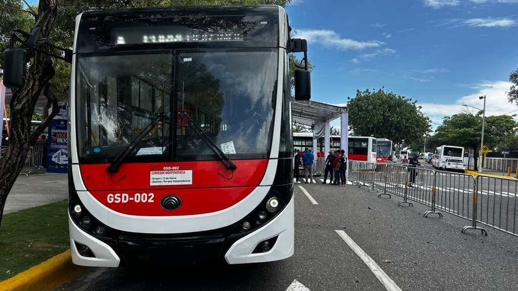 Gobierno pone en funcionamiento el nuevo corredor de autobuses Independencia