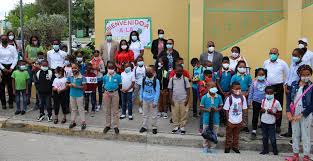 Estudiantes de Comendador se suman a labores en vivero