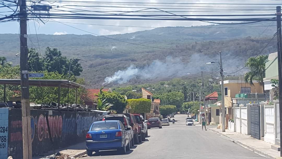 Dos hombres mueren tras enfrentarse a puñaladas en comunidad Santa Elena, Barahona