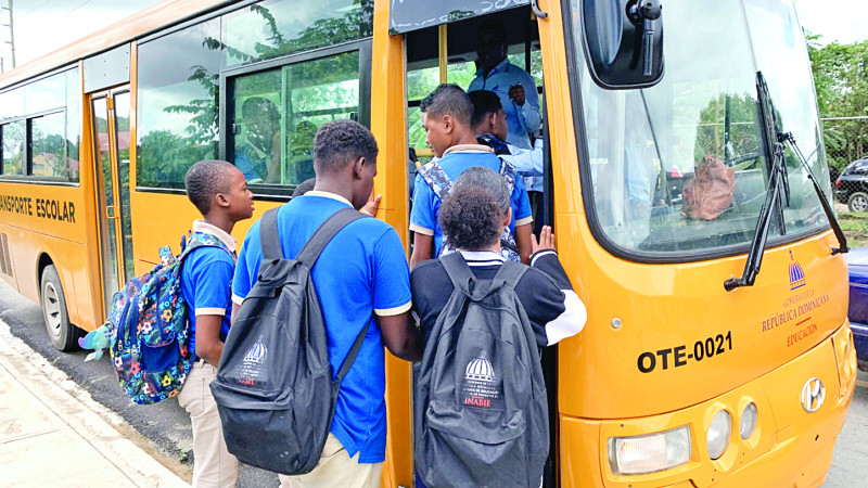 Ministerio de Educación dispone escuelas abran a las 6:30 de la mañana