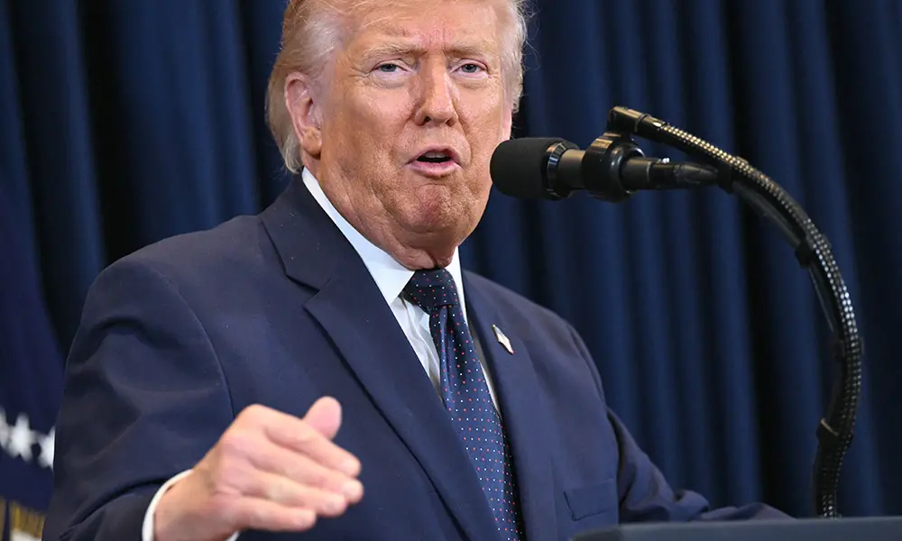 Trump conversa con Putin y suspende sanciones petróleo