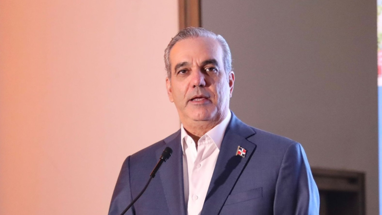 Abinader convoca a comerciante para tratar la estabilización de precios ante crisis internacional