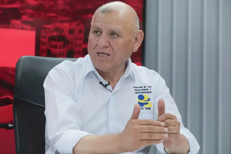 Fallece el candidato presidencial peruano Napoleón Becerra en un accidente de tránsito