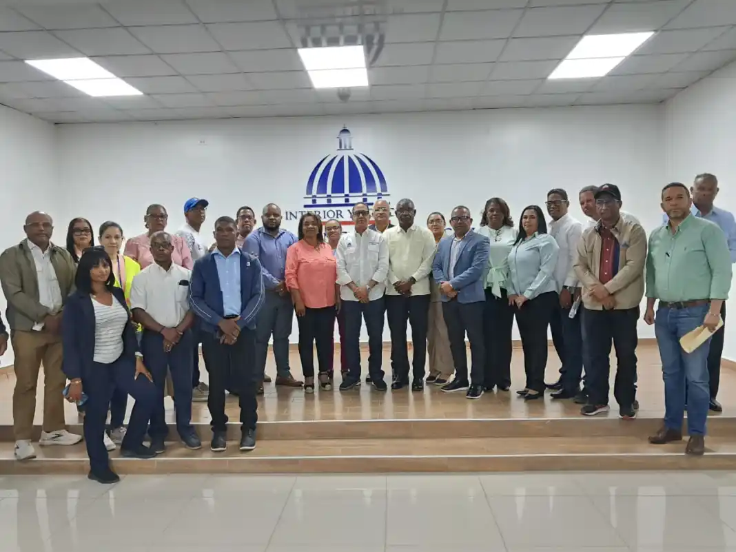 Mesa de trabajo busca soluciones a problemáticas de centros educativos en San Juan