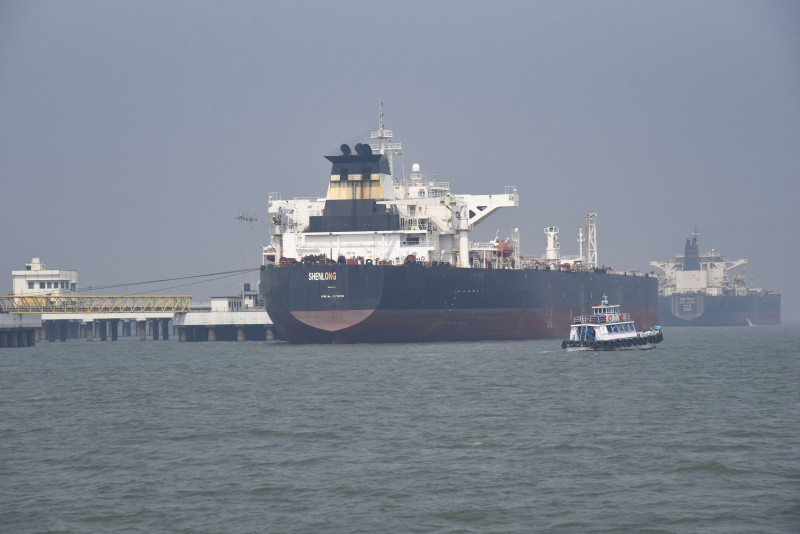 Irán vuelve a cerrar el estrecho de Ormuz ante el bloqueo de sus puertos por parte de EEUU