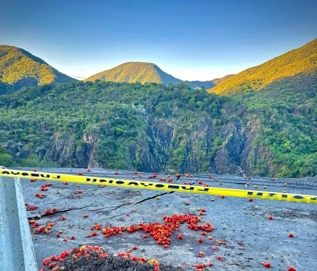 Cierran “Cruce de Ocoa” tras socavón; piden utilizar vías alternas