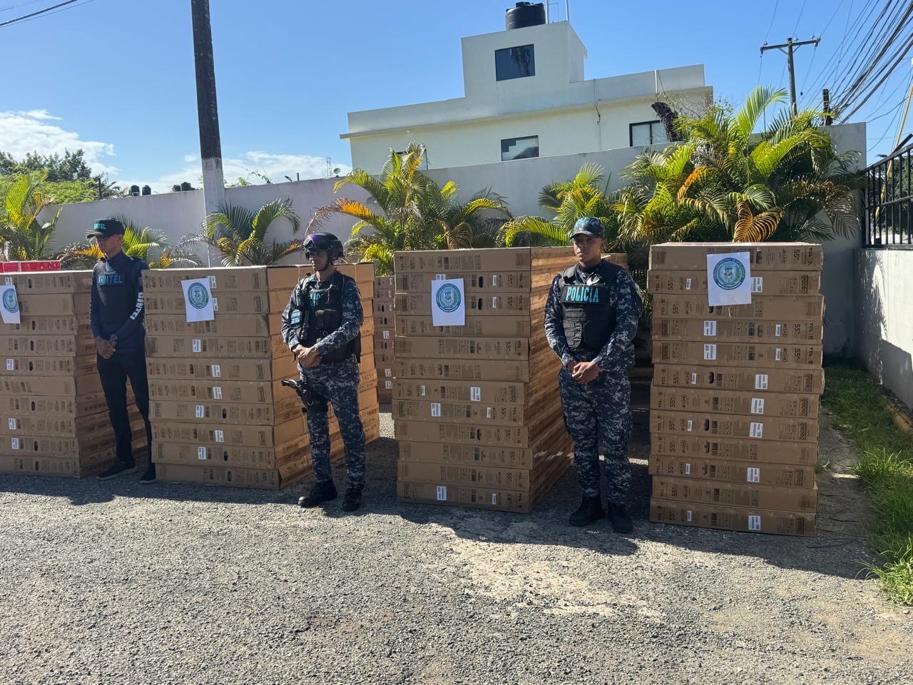 Dintel de la Policía Nacional y DGA incautan 545 televisores en operativo contra el comercio ilícito de mercancías