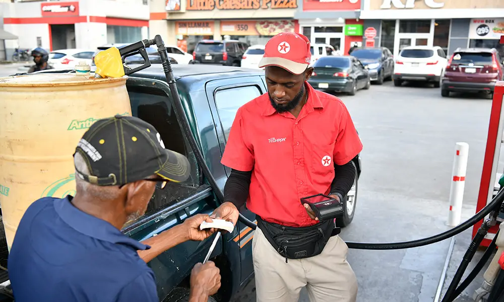 Gasolinas y gasoil aumentan hasta RD$9.00 por galón