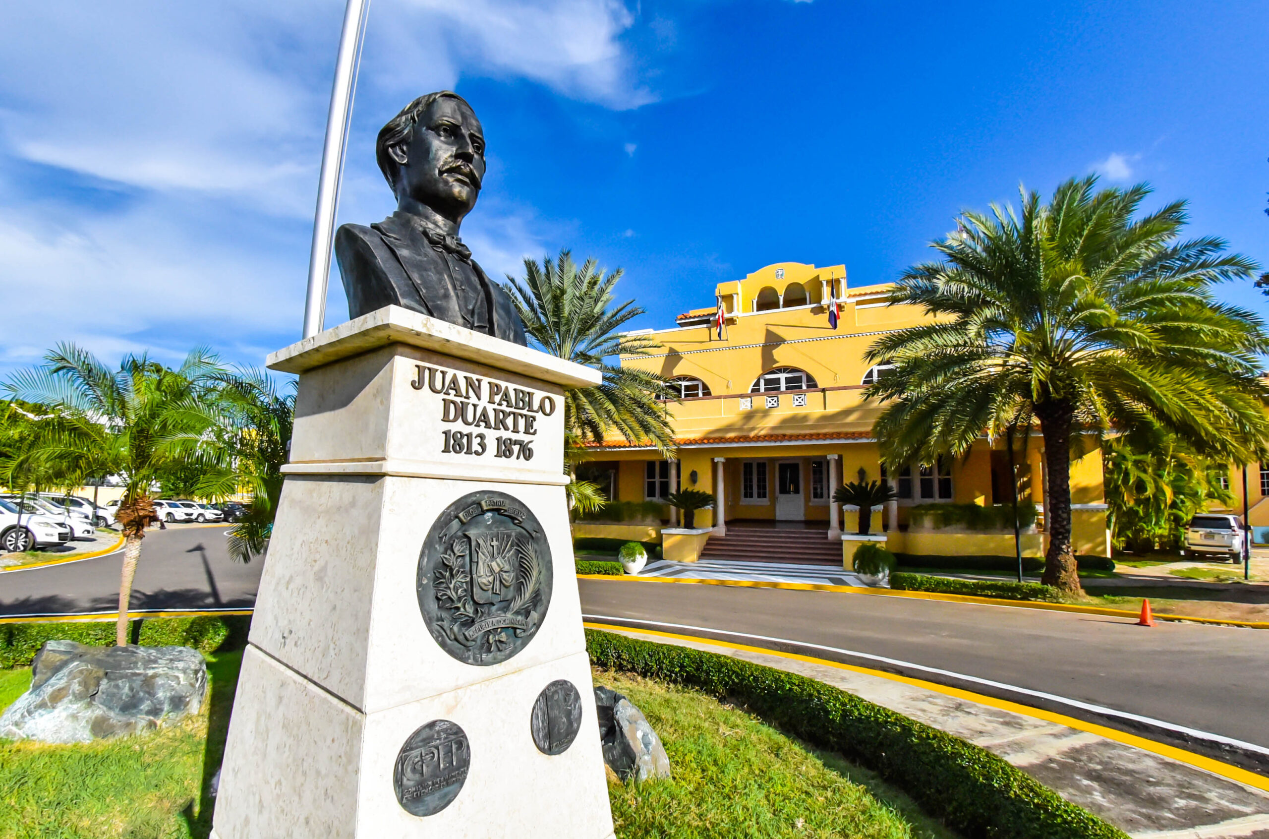 Finanzas de servicios consulares serán controladas directamente por el Estado