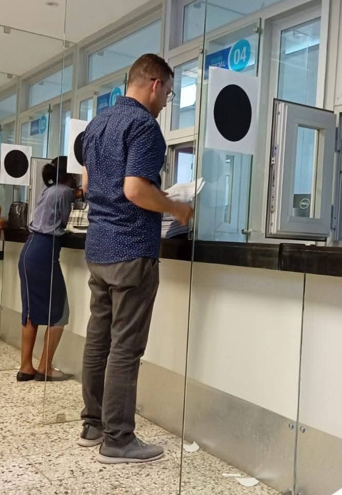 Alcaldía de Quisqueya da cumplimiento a sentencia judicial y entrega casi 20 mil documentos a la Unión de Juntas de Vecinos.