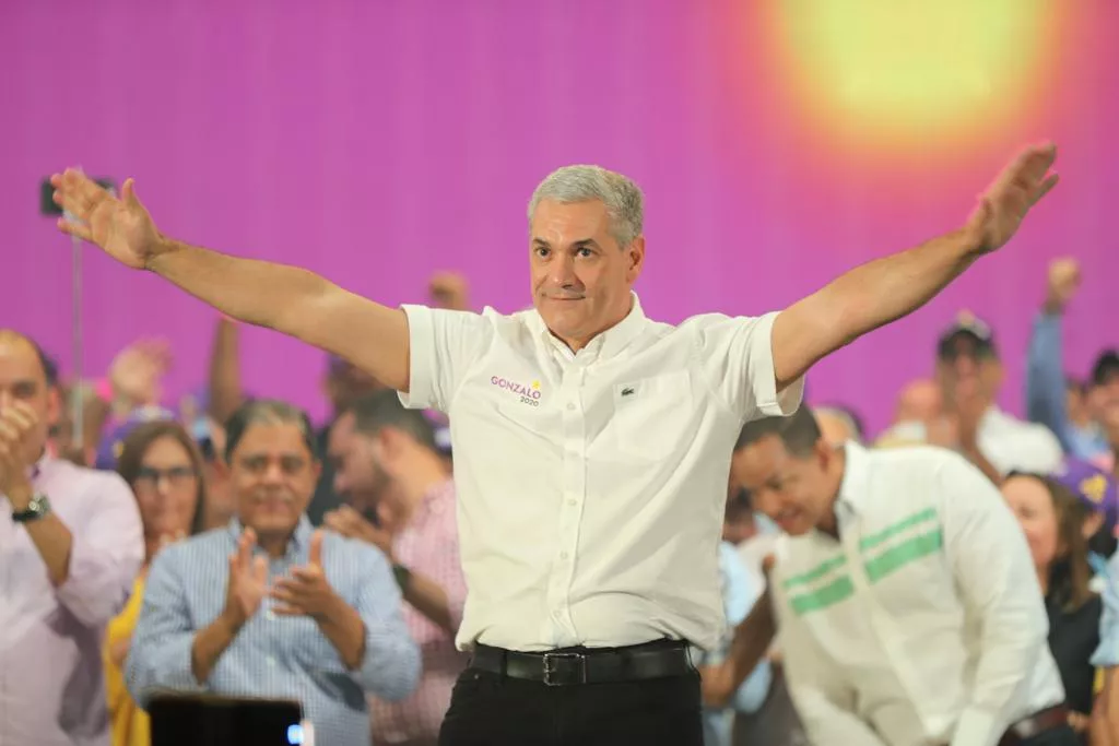 Gonzalo Castillo anuncia restitución de visado a EEUU