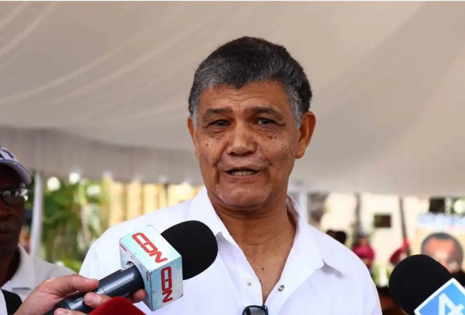 Francisco Peña pide arrestos contra quienes lancen basura en las calles de SDO