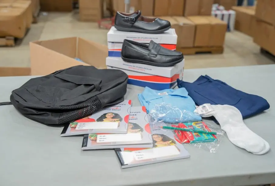 INABIE inicia distribución de útiles escolares
