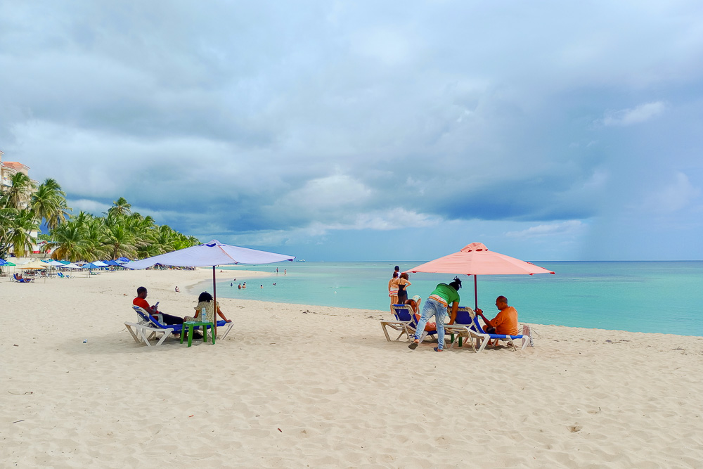 Sol, calor y pocas lluvias: el clima “ta’ pa’ playa” este fin de semana
