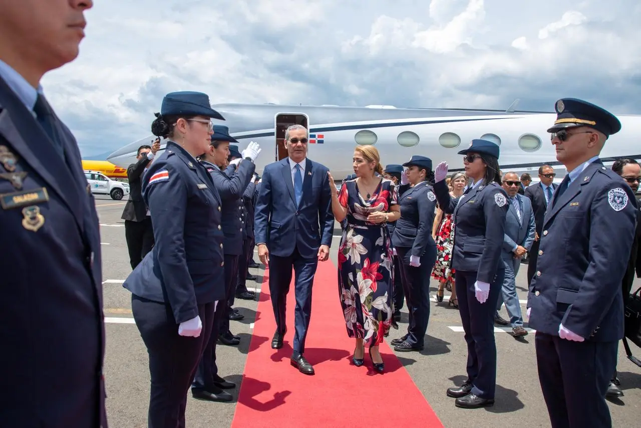 Abinader llega a Costa Rica para toma de posesión de Laura Fernández Delgado