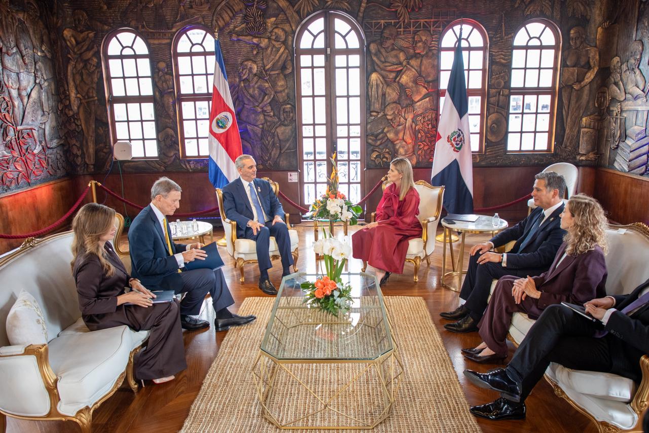 Abinader sostiene reunión con Laura Fernández para fortalecer lazos RD-Costa Rica