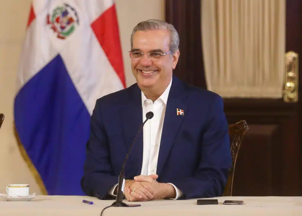 Abinader se posiciona entre los tres presidentes mejor valorados de Latinoamérica, según el ranking de CB Global Data