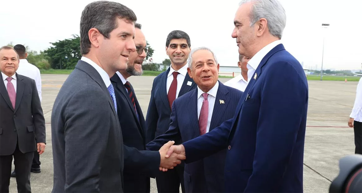 Abinader destaca fortaleza de zonas francas del país durante congreso en Panamá