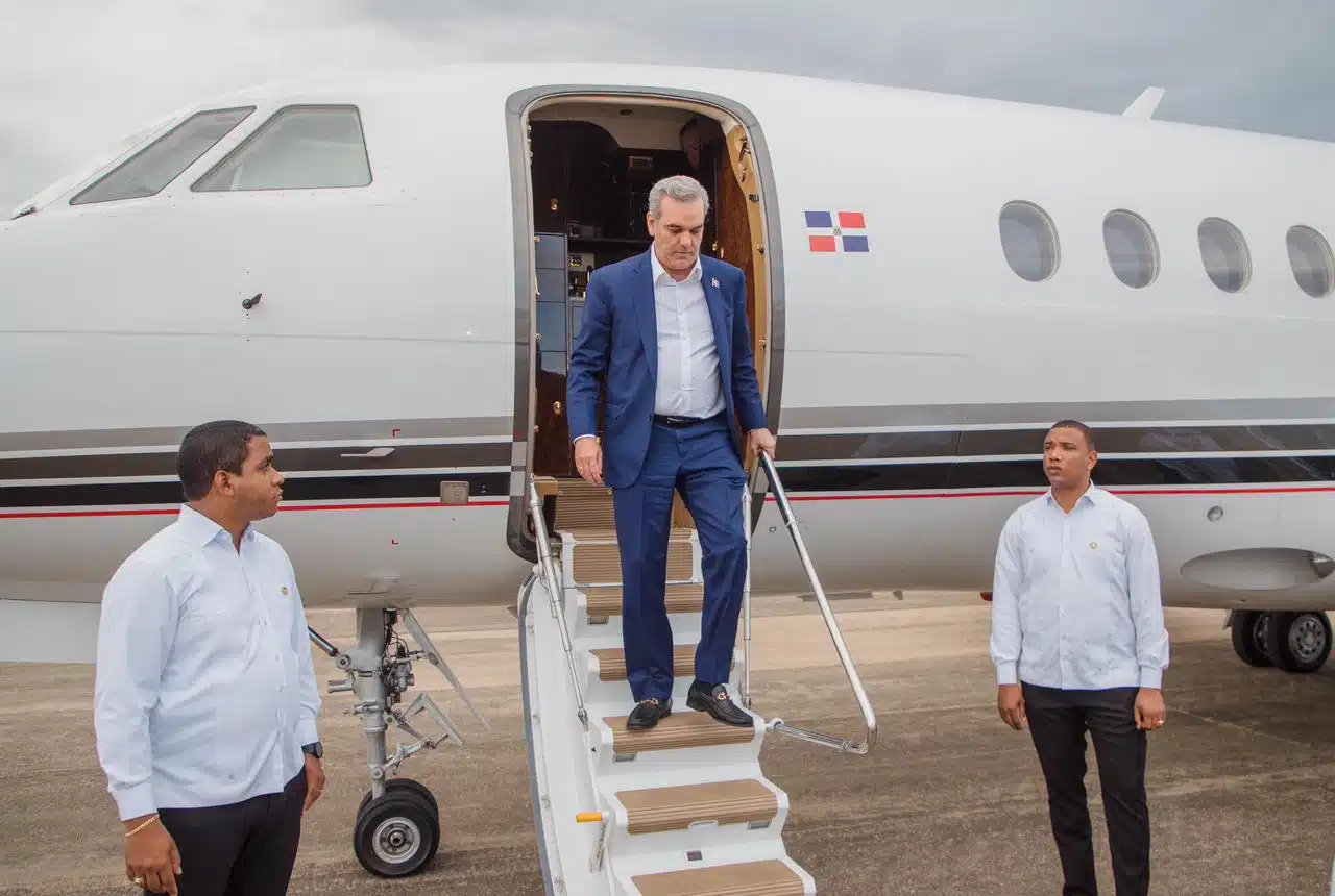 Abinader regresa al país tras agenda oficial en Panamá y Guyana