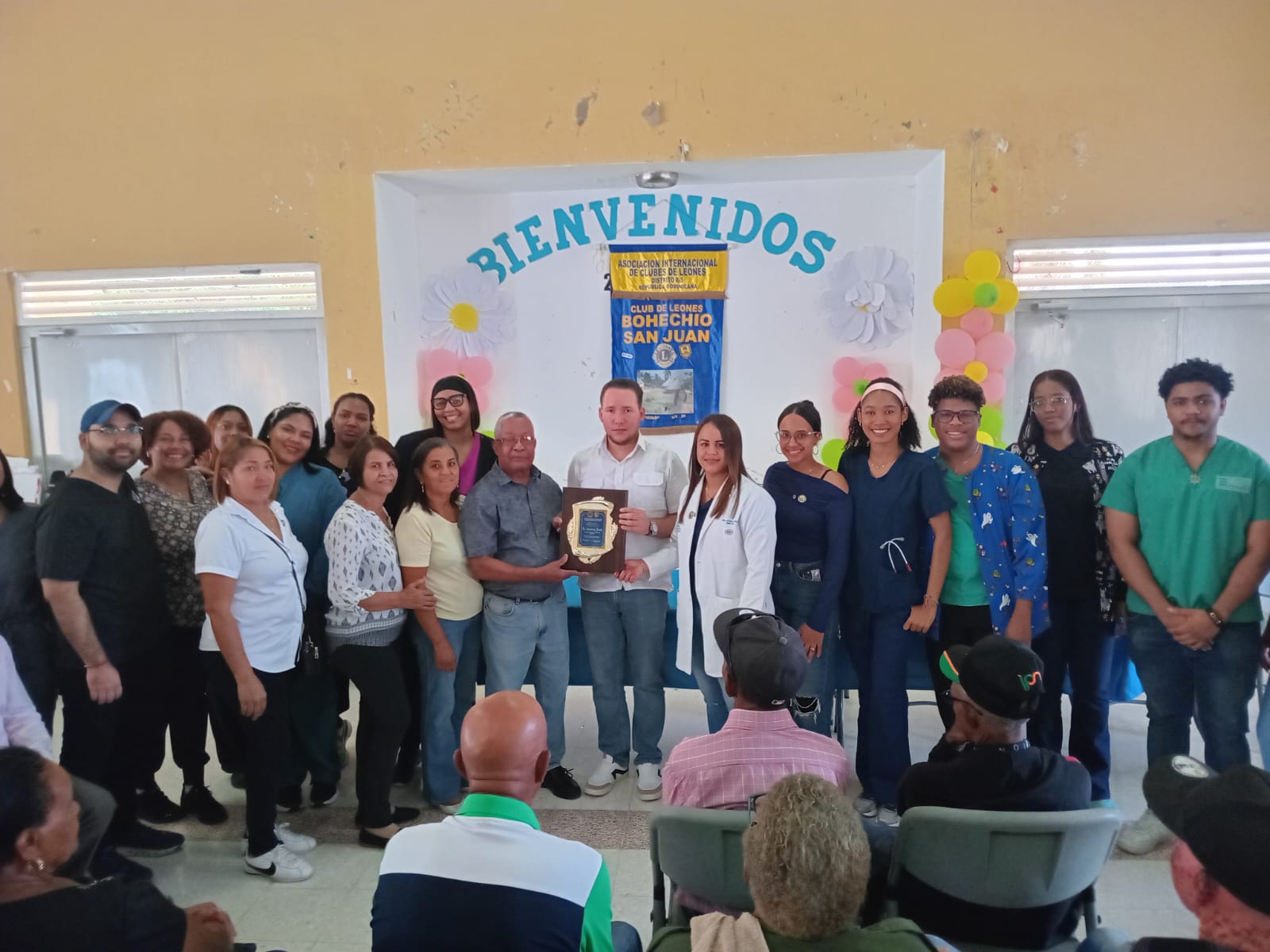 Bohechío reconoce al Dr. Cruz Jiminián como Hijo Distinguido por su entrega a los más vulnerables