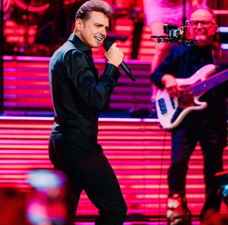 Luis Miguel se recupera de intervención quirúrgica en Nueva York
