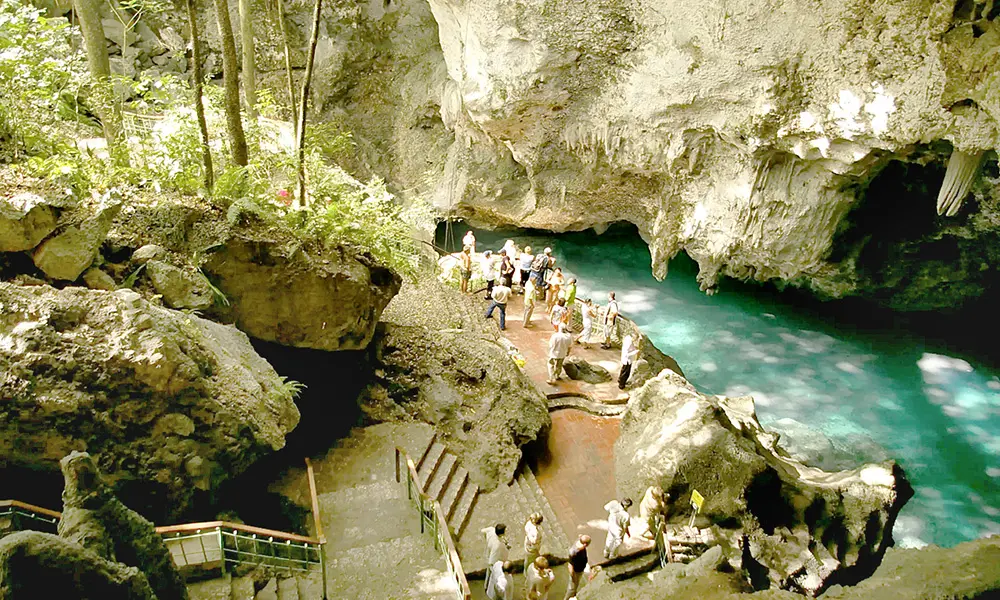 Abinader declara de utilidad pública terrenos del Monumento Natural Cuevas del Pomier