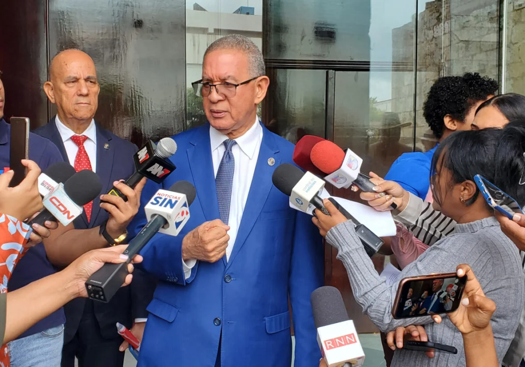 Instituto Duartiano accionará legalmente por ultraje a la bandera nacional