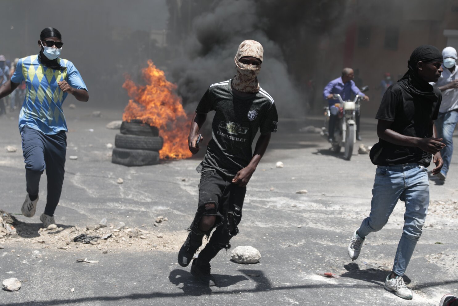 Varios muertos en un nuevo enfrentamiento entre bandas armadas en la capital haitiana