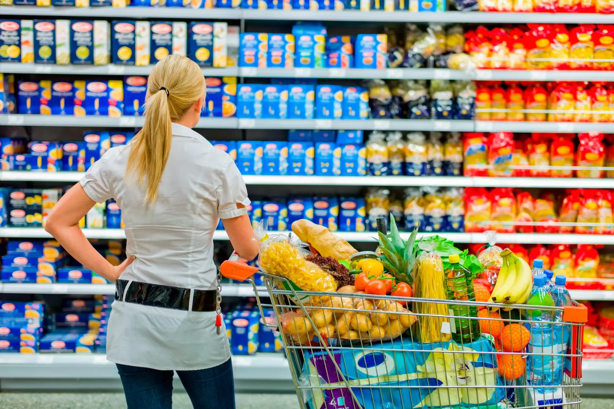 Canasta básica acumula un alza de 36.5 % y mantiene presión sobre los hogares