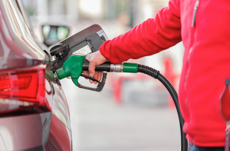 Gobierno baja precio de GLP y los combustibles regulares