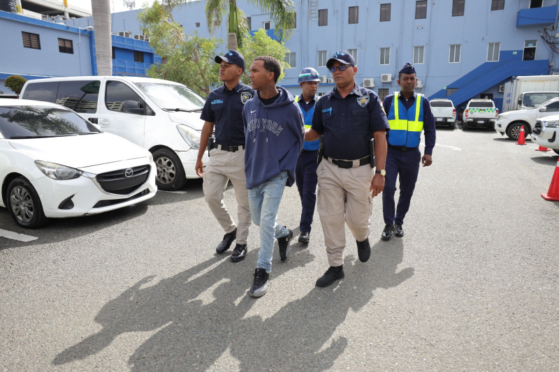 Se entrega joven acusado de obligar adolescente a ingerir sustancia tóxica que le provocó la muerte