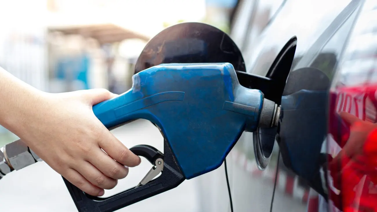 Gobierno mantiene sin variación precios de los combustibles