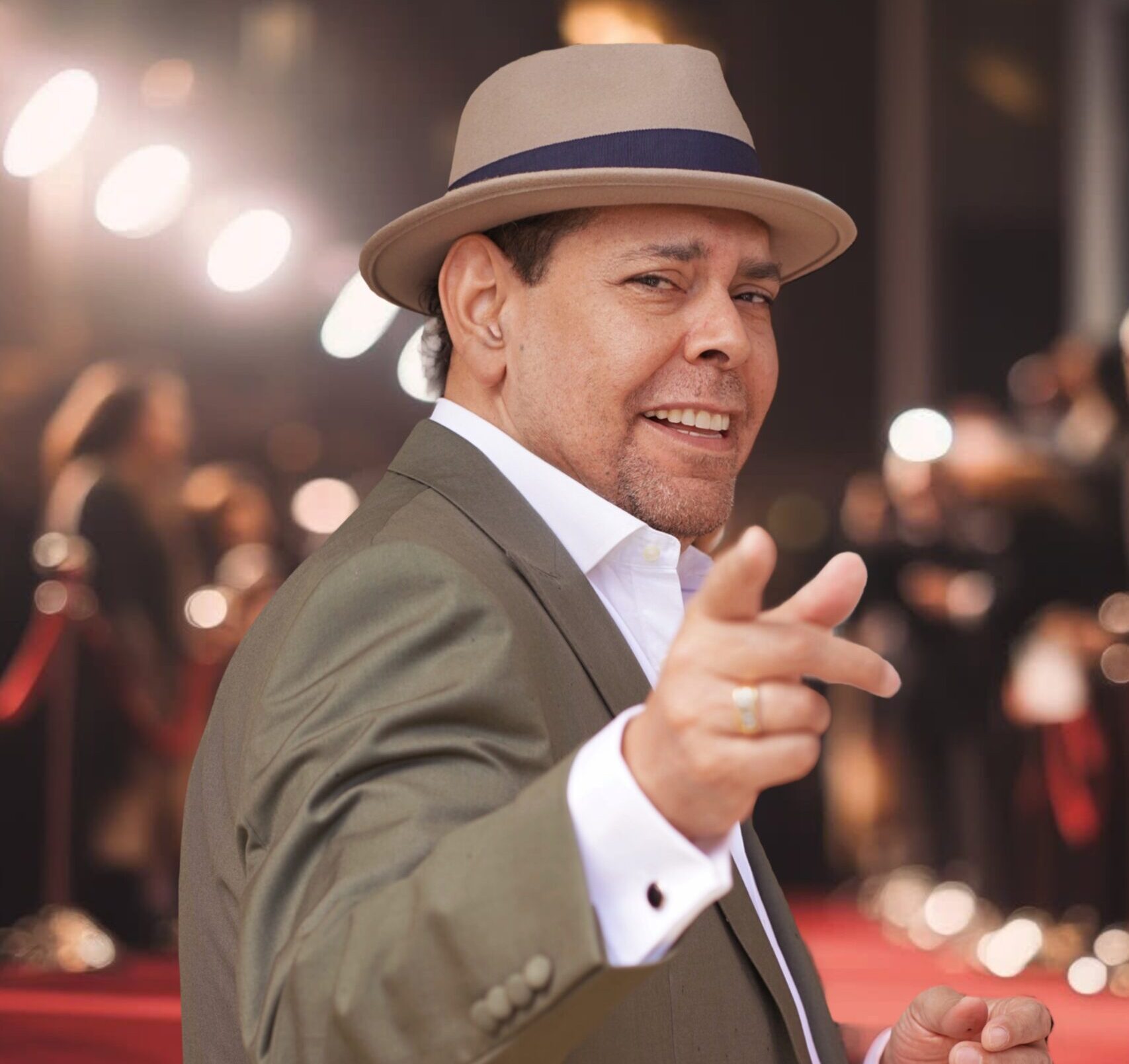 Fernando Villalona tranquiliza a sus seguidores: «Hay Mayimbe pa’ rato»