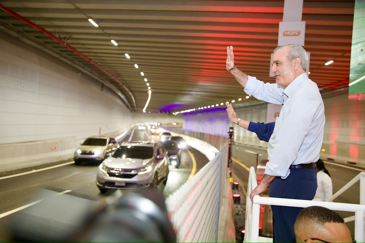 Con la salida hacia el sur, Abinader inaugura el túnel de la Plaza de la Bandera
