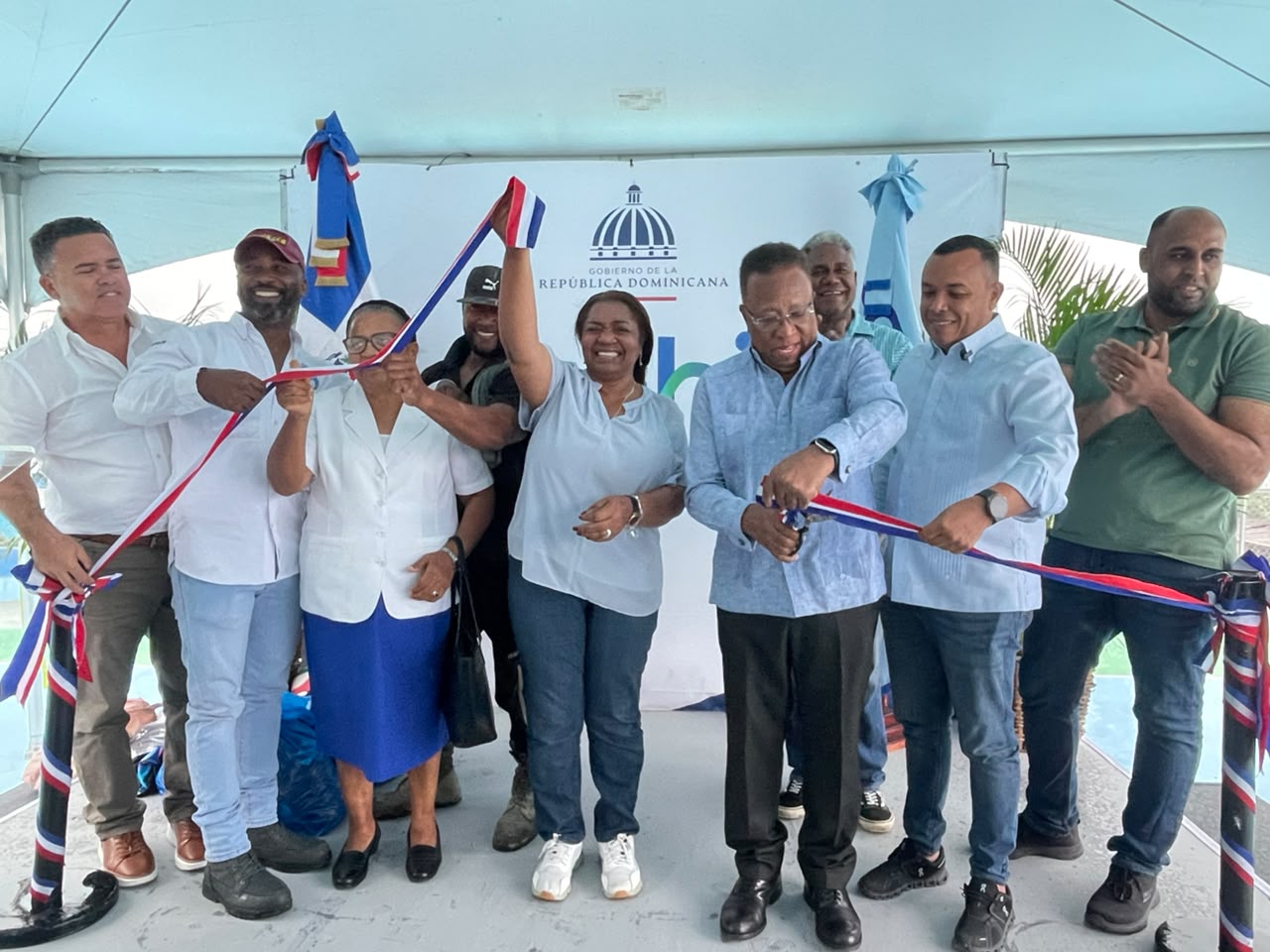Gobierno inaugura moderna cancha deportiva en la comunidad de Los Montacitos, Arroyo Cano