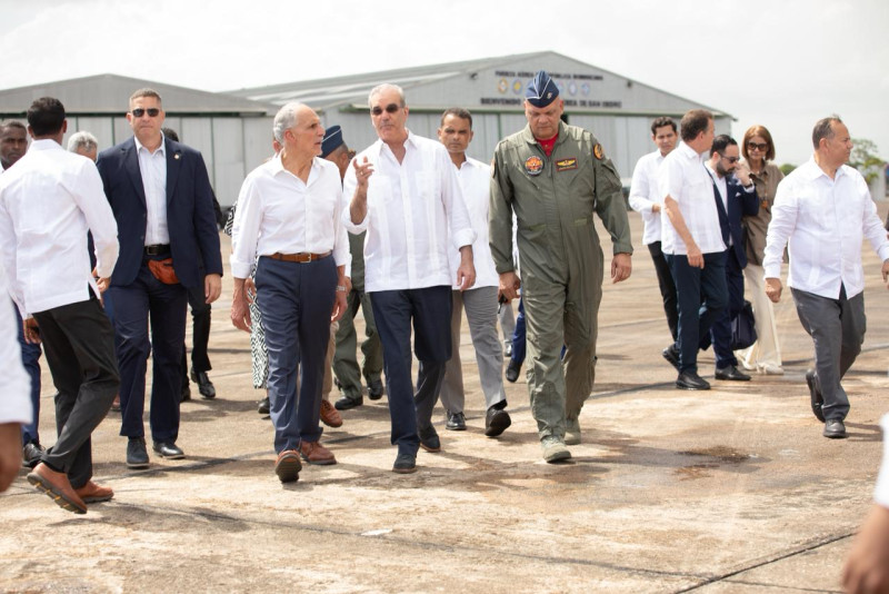 Presidentes de RD y Honduras llegan a la frontera y recorren muro fronterizo de Dajabón