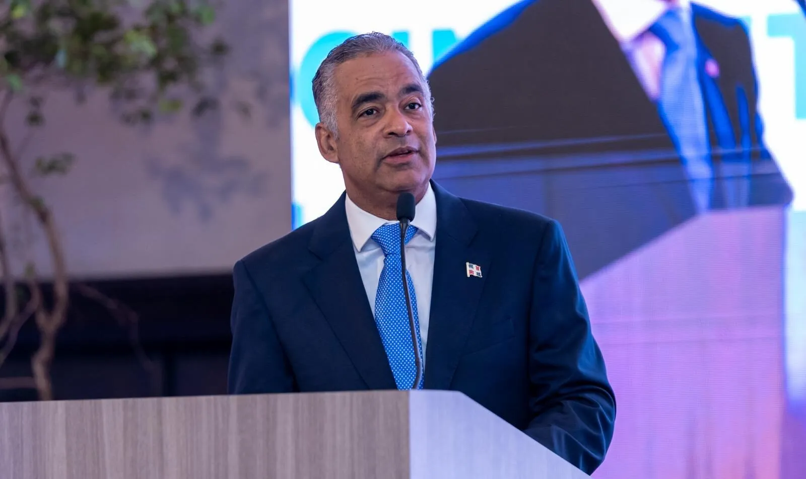 Ministro Joel Santos descarta por ahora aumento de la tarifa eléctrica
