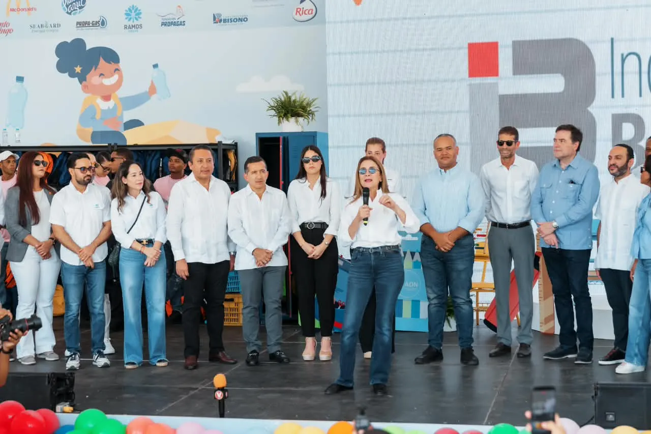 Plásticos por Útiles Escolares recolecta 16.5 millones de botellitas y entrega más de 24 mil kits