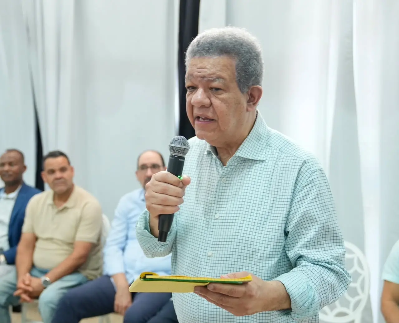 Leonel emplaza a funcionarios por crisis eléctrica: “Ustedes no están para quejarse, están para resolver”