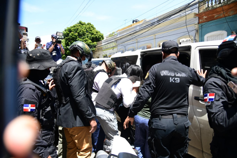 Caso Senasa 2.0-A: Ministerio Público ocupa 12 vehículos, armas, relojes de lujo y más de RD$400 mil