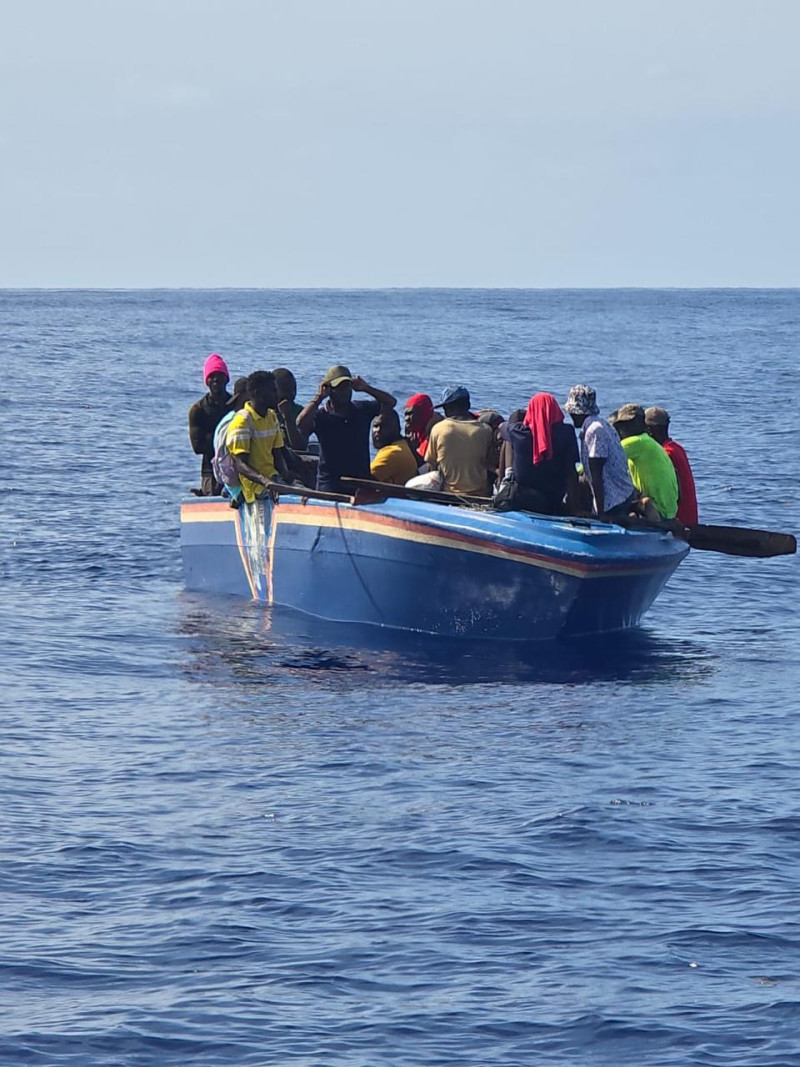 Armada intercepta embarcación con 38 haitianos en aguas dominicanas