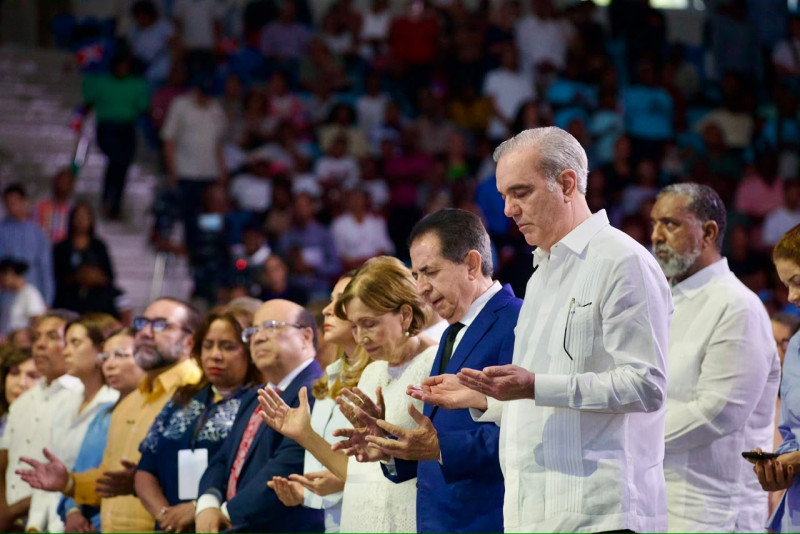 Abinader: «El Gobierno pasa, los hombres pasan, pero Dios permanece»